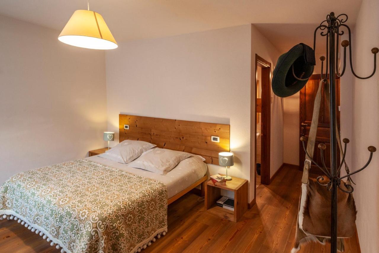 Maison Le Champ B&B Questa Casa Non E Un Albergo La Salle Dış mekan fotoğraf